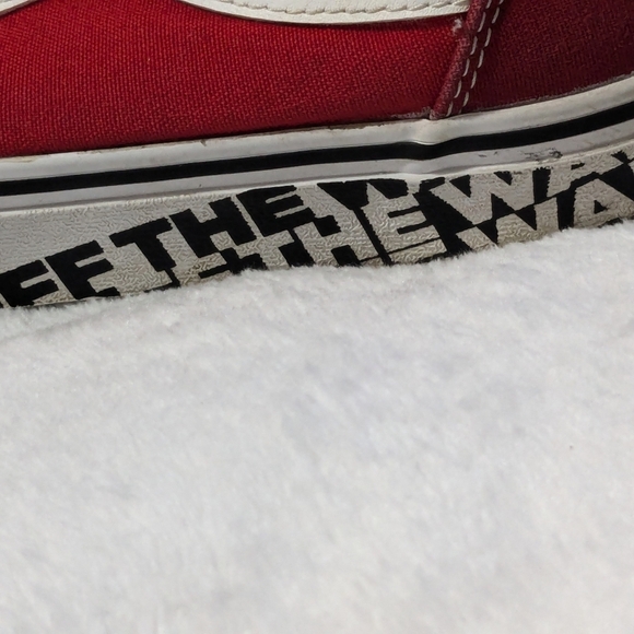 Vans Men's Red Canvas Sneakers - Picture 12 of 15